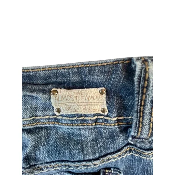 Almost Famous Jeans Women 9 Mid Rise Distressed Stretch Always Fabulous (W32 L31 - Picture 16 of 16